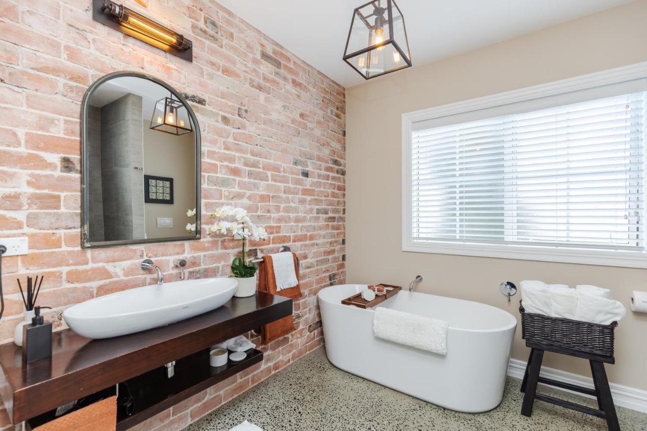 Sweet Magnolia 1 Or 2 Bedroom Suite St Kilda Cambridge With Complimentary Continental Breakfast Kültér fotó