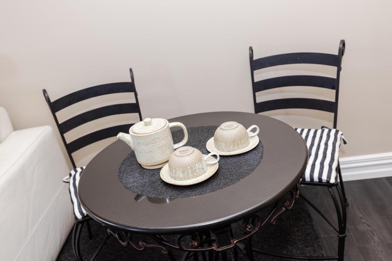 Sweet Magnolia 1 Or 2 Bedroom Suite St Kilda Cambridge With Complimentary Continental Breakfast Kültér fotó