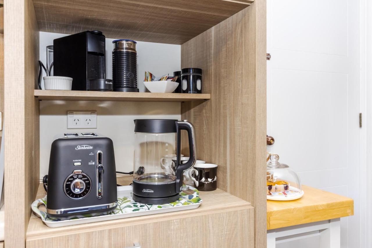 Sweet Magnolia 1 Or 2 Bedroom Suite St Kilda Cambridge With Complimentary Continental Breakfast Kültér fotó