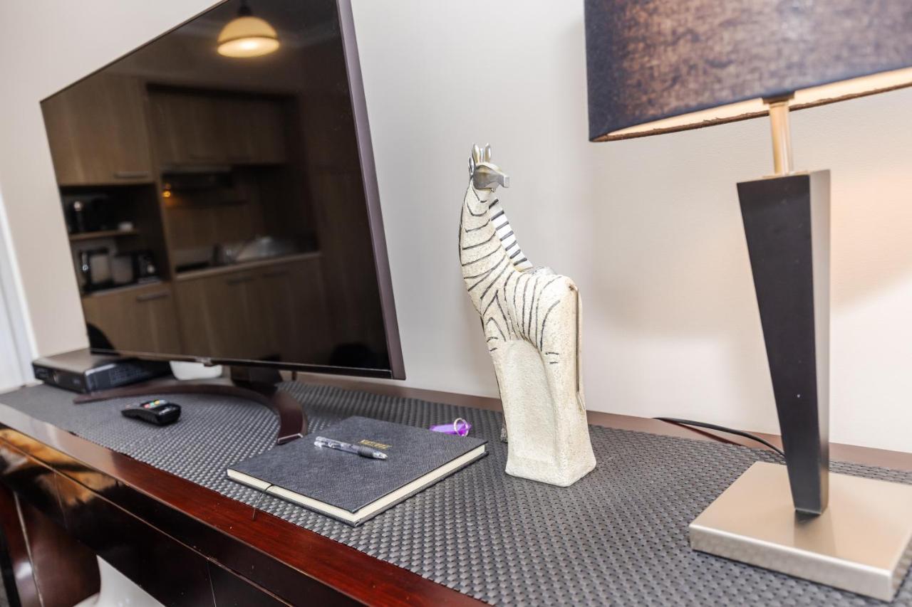 Sweet Magnolia 1 Or 2 Bedroom Suite St Kilda Cambridge With Complimentary Continental Breakfast Kültér fotó