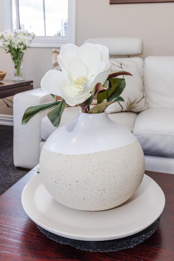 Sweet Magnolia 1 Or 2 Bedroom Suite St Kilda Cambridge With Complimentary Continental Breakfast Kültér fotó